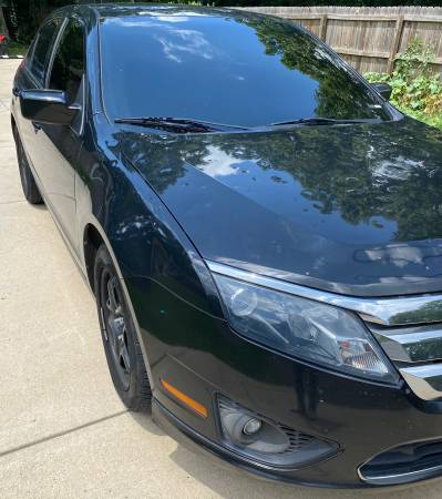 2011 ford fusion - $2,50063621419348481122