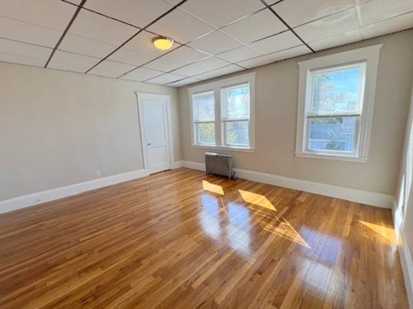 $2,200 / 2br - Large 2Bed Includes Parking, Private Laundry, Updated Kitchen, HWF (Everett)63996692978690124