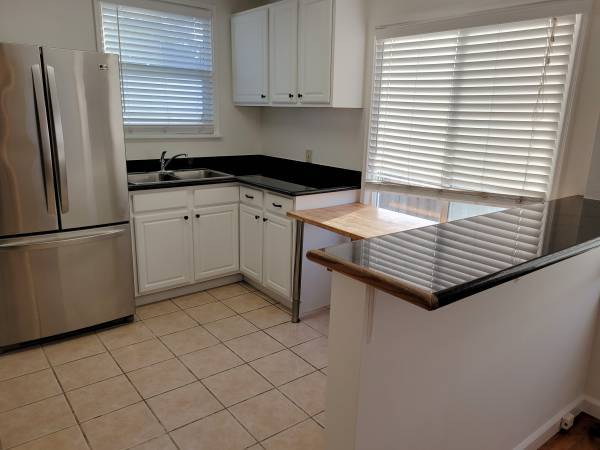 $940 / 2br - 750ft2 - 2 BD w/ yard, across from park, pet friendly, washer/dryer in unit (oakland north / temescal)63813715475713122