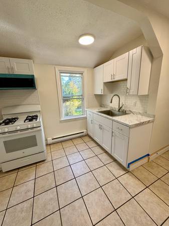 $1,800 / 2br - 800ft2 - No Realtor Fee! 2-Bedroom Apartment in Prime Montgomery Location (Montgomery)64035734583939123