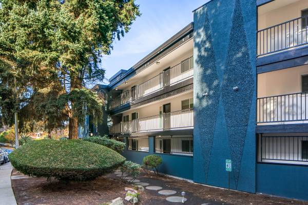 Move In Today! Fireplaces & 1 Month Free Rent on Select Units! 1