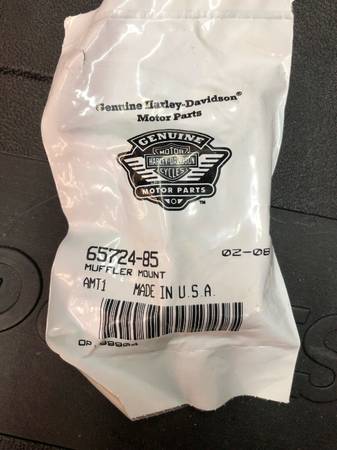 Harley-Davidson Black Rubber Muffler Mount 1