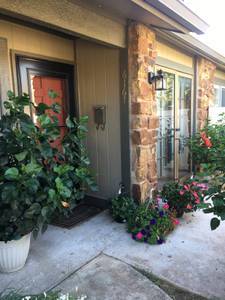 $1,500 / 2br - 1500ft2 - Senior Friendly Across Street Southern Hills Country Club 🏆 ⭐️⭐️⭐ (Southern Hills)63982277854083120