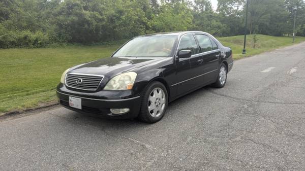 Low mileage luxury Lexus - $6,99963616460384897121