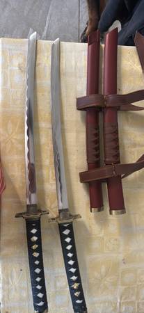REPLICA Deadpool & Deathstroke swords 1