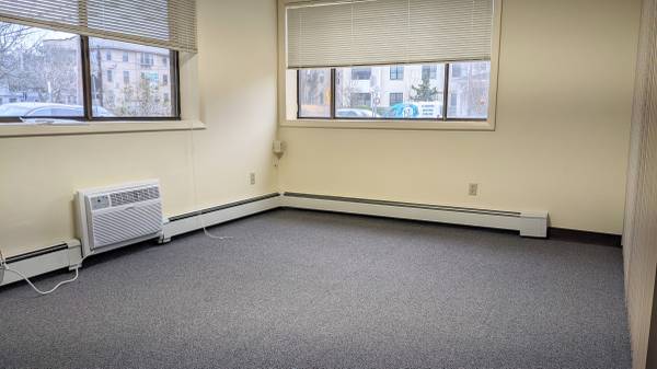 $1,200 East Arlington commercial space / HEAT INC/ On busline (Arlington)63863137541763121