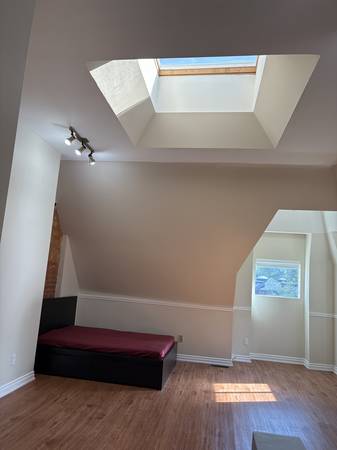 Downtown Toronto big basement bachelor Apt. fully furnished 1680/Month
$1,680
Toronto Downtown Toronto big basement bachelor Apt. fully furnished 1680/Month
$1,680
Toronto