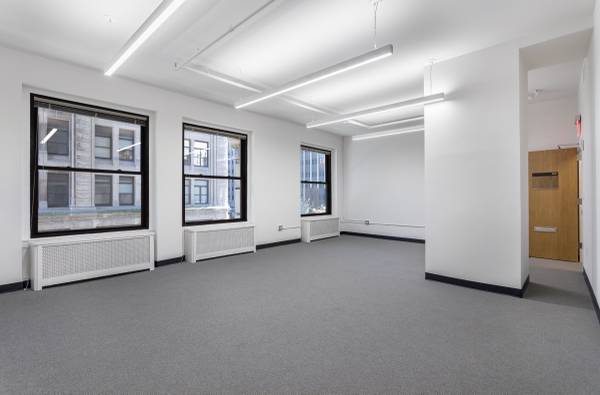 $3,998 / 1043ft2 - CAN'T MISS OFFICE SPACE RIGHT ON BROADWAY! (TriBeCa)63891773852291120