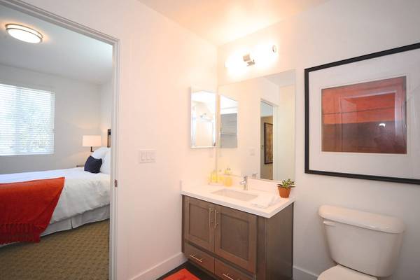 $2,650 / 2br - 3-12 month lease terms available, Air Conditioner, Gas Range (Thousand Oaks)63800711917697124