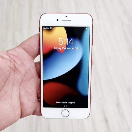 Unlocked iPhone 8 64GB Product RED Edition - $135 (Chamblee)63470456800131122