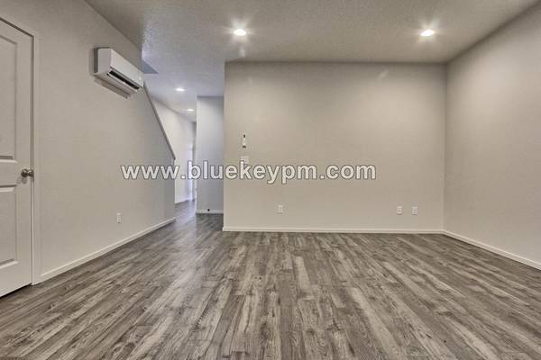 $2,295 / 3br - 1488ft2 - 3 Bed, 2.5 Bath Townhome in East Vancouver63999453620738123