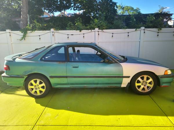 Hatchback Acura Integra de 1990, transmisión manual de 5 velocidades V-TECH. - $2,300 (Brooklyn)63654709864065121