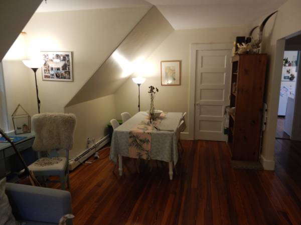 Quiet 3rd Floor, 2BR apartment, No Broker Fee 1