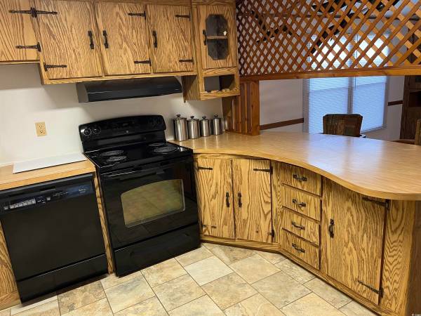 (112) $124,999 Pet Friendly. Lg Split Floor Plan, Lg Living Room 1