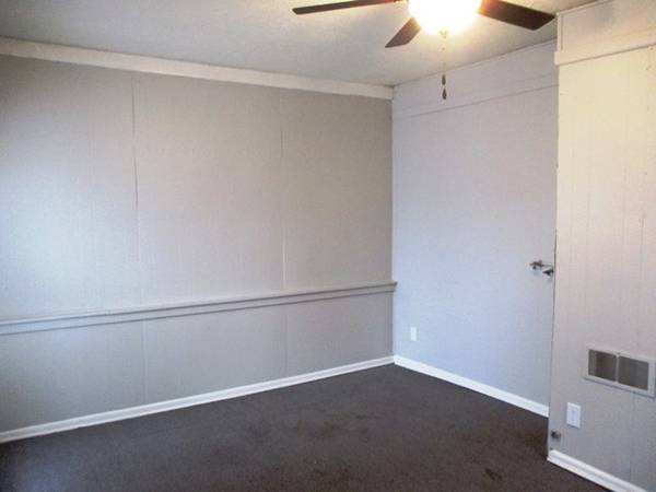 $800 / 1br - Large 1 Bedroom (605 N Mason)63897747737859121