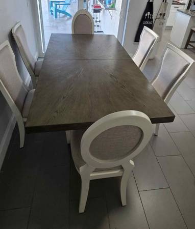 Sofia Vergara 6-Piece Dining Set + 18” Leaf Extender $900 obo 1