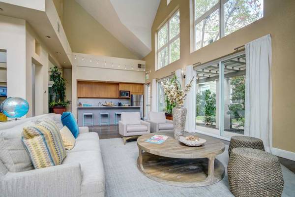 Onsite Dog Park, Quartz Countertops, Recycling Center 1