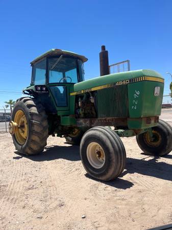 JOHN DEERE 4840 TRACTOR 2x4 1