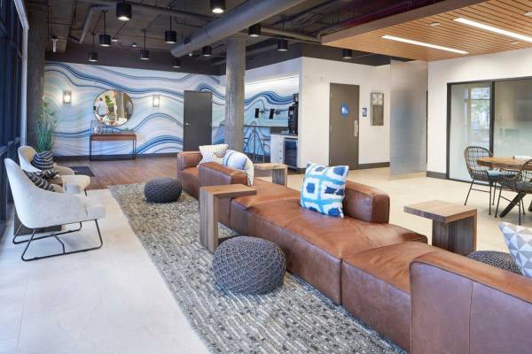 $2,531 / 1br - 750ft2 - Stunning 1 BR/1 BA with French Doors and Private Balcony (Mission Valley)63701686524163122