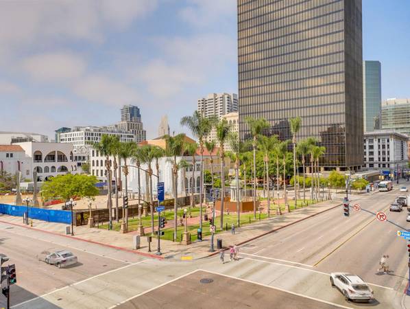 $2,695 / 1br - Oversized Windows w/ Vaulted Ceilings, Hard Flooring - One Bedroom (Gaslamp Quarter / Downtown)63998601229955122