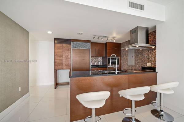 $5,000 / 2br - 13000ft2 - ICON RRICKELL TWO BEDROOM (ICON BRICKELL)63906439810947122