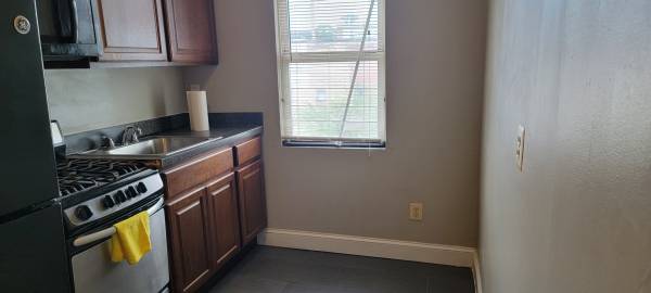 $1,250 / 2br - 650ft2 - Spacious 2 bedroom apartment located close to MICA63694818040321122