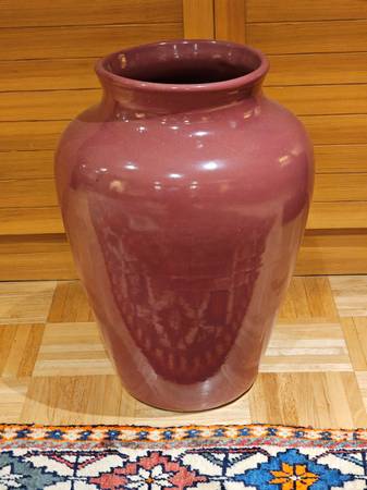 Beautiful large vase suitable for many uses 1