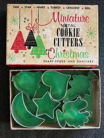 Vintage Six Miniature Metal Christmas Cookie Cutters in Box Set. In Or 1