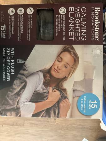 Brookstone weighted blanket New 1