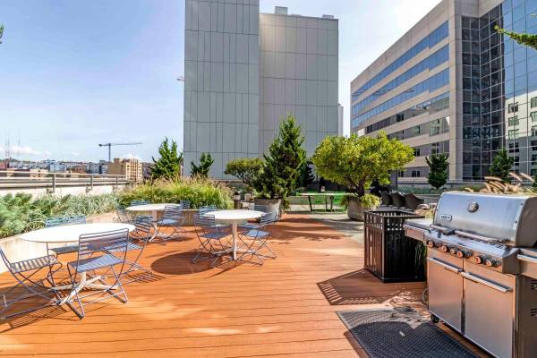 $2,097 / 1br - Energy Efficient Appliances, 10 Foot Ceilings, Concierge (Denny's Triangle)64031310595585120