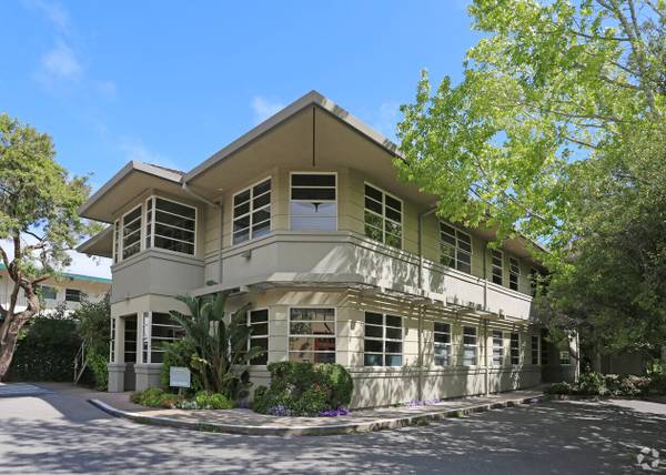 Elegant, quiet therapy office to sub-let 1