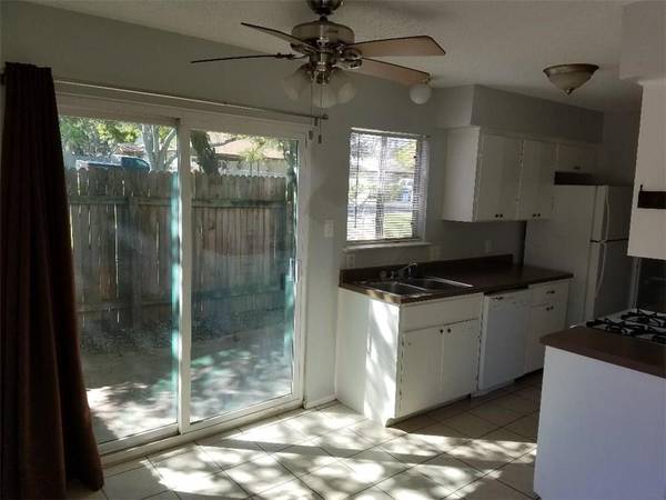 $1,495 / 2br - 900ft2 - 2/1 Duplex for $1495 near S Congress/William Cannon! Yard/No Carpet! (S Congress/William Cannon)63922558818434122