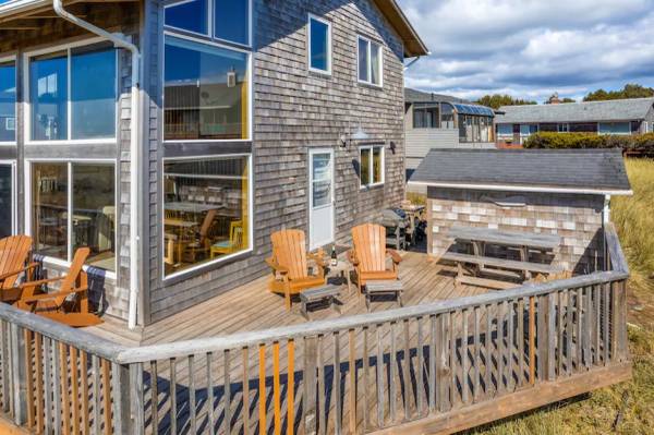 $1 / 3br - Water's Edge MCA#1427 Lodge-like Oceanfront home, stone fireplace, dogs ok. (Manzanita, OR)64218331262721123