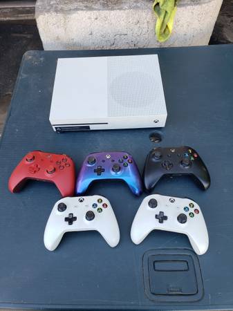 $350! 2020 Xbox One S 1000GB with 5 Controllers new 0 Games $350! 1