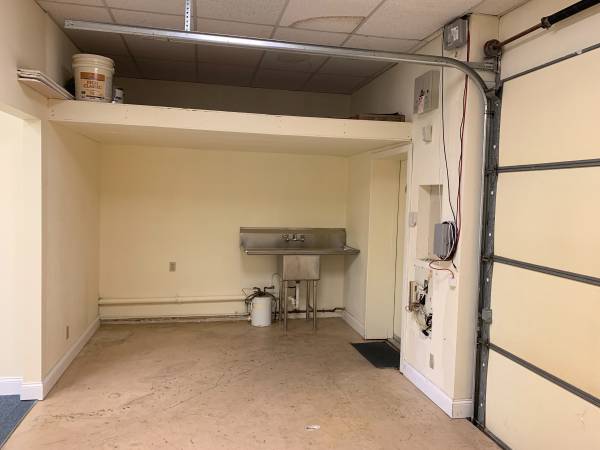 $2,200 1200 Square Foot Office/Retail Space Available (South Stuart)63799829268227124