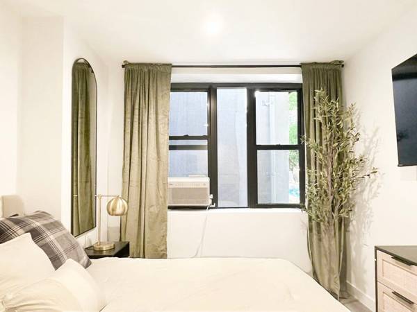 $650 / 1br - 🌞 Cozy Fort Greene Room + Rooftop & W/D 🌆63945499792899122