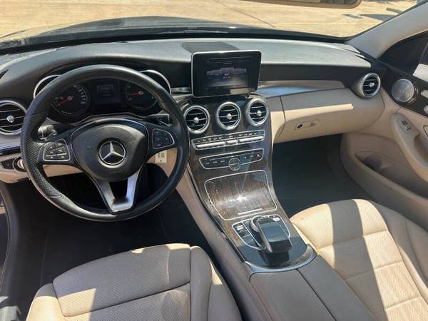 2015 Mercedes C300 - Concesionario de autos con financiamiento interno en el suroeste de Houston - $14,900 (Houston In House Finance)63622483543937124