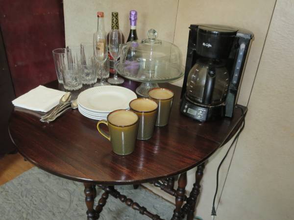 Small Drop Leaf Gate Leg Table 1