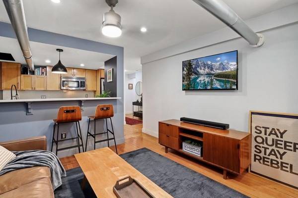$3,000 / 2br - 913ft2 - two-bedroom garden level condo63856336074243120