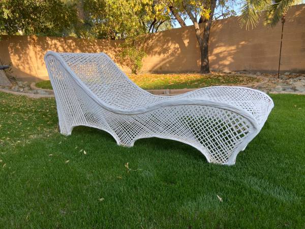 Vintage spun fiberglass lounge chair 1