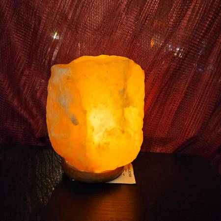 Himalayan salt lamp  8" x 6" 1