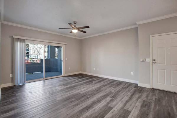 $2,580 / 2br - 1240ft2 - Stainless Steel Appliances*, Built-in Microwaves, Free Weights (Pocket-Greenhaven Sacramento)63900567418243122