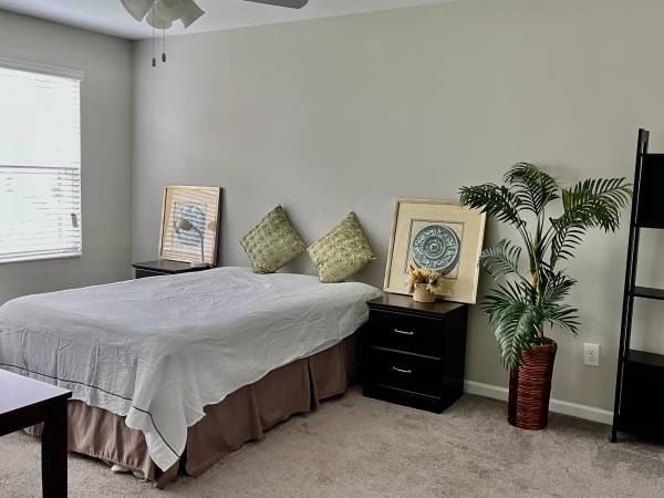 $900 / 3br - 2600ft2 - Suite principal -Sweet Home- tranquilo y privado en casa familiar moderna63685979187073121