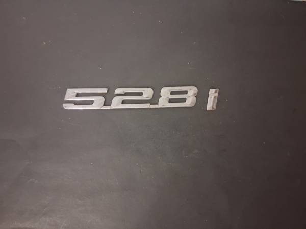 BMW 528i Trunk Emblem 1