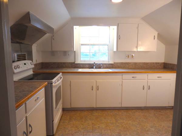 $1,450 / 1br - 720ft2 - Perfect 1 1/2 BR West Ash Apt (Avondale area) $1450/mo UTILS INCL (36 Moore Dr, Charleston)64016108685057122