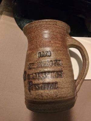 shakopee 1978 renaissance beer stein tan 1