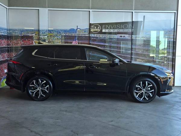 2026 Toyota Crown Signia XLE - Photo 4