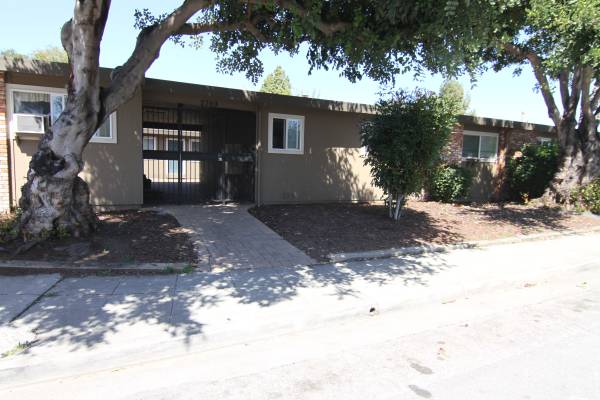 $2,295 / 1br - 650ft2 - Remodeled 1BR/1B w/Large Private Yard, Washer/Dryer, & A/C-Agate #3 (Santa Clara CA)63657946770819120