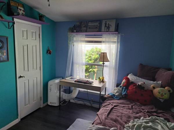 Room Offered furnished 1