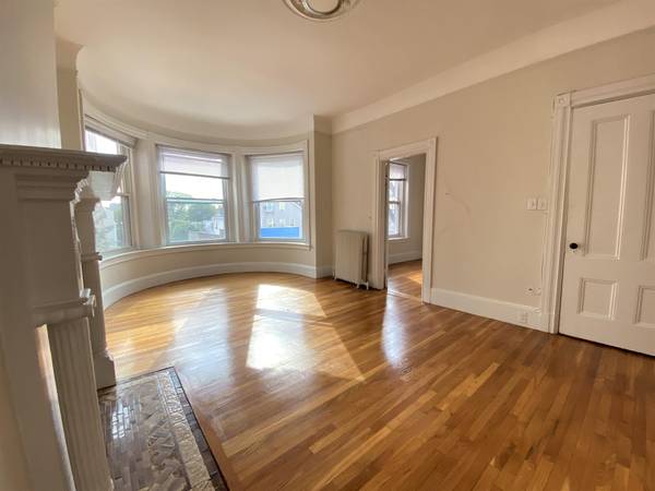$2,900 / 2br - 800ft2 - Sunny 🌞 Charming 🔥Heat included 😺🐶 pet friendly (Cambridge \ Central Sq. \ Mid Cambridge)63996693009027121